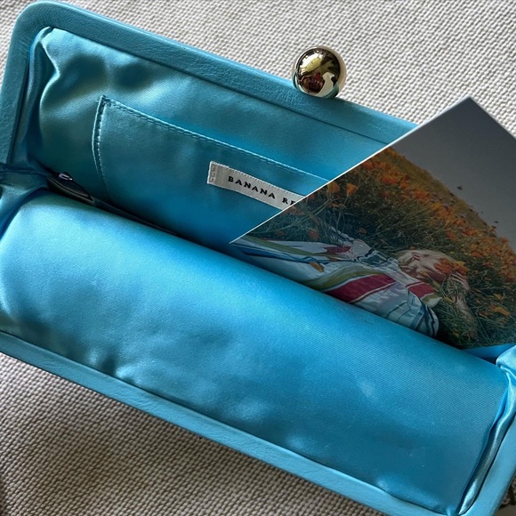 BR flower clutch bag, 10 x 5 “ - Picture 5 of 6